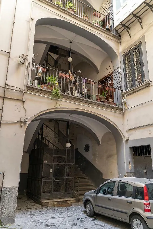 Guest house Una Stanza Al Museo Naples Italy