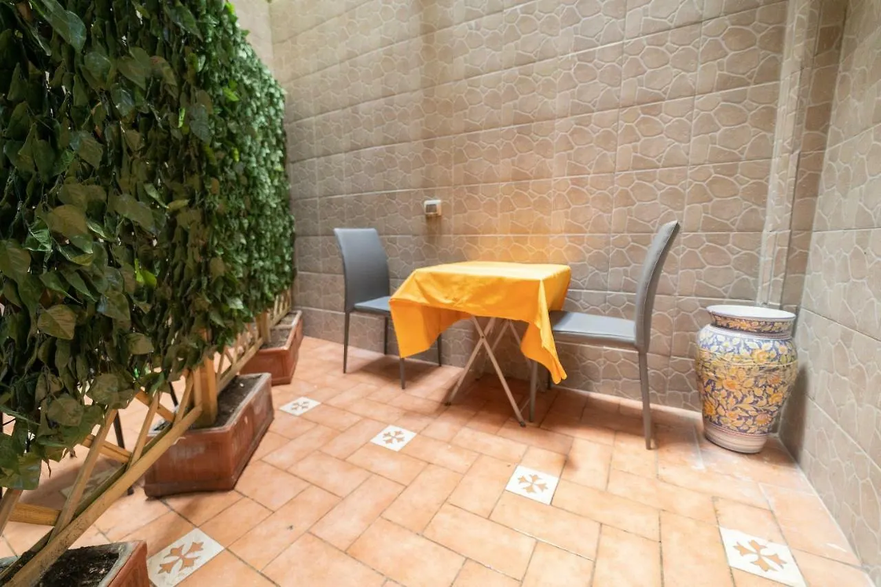 Una Stanza Al Museo Naples Guest house